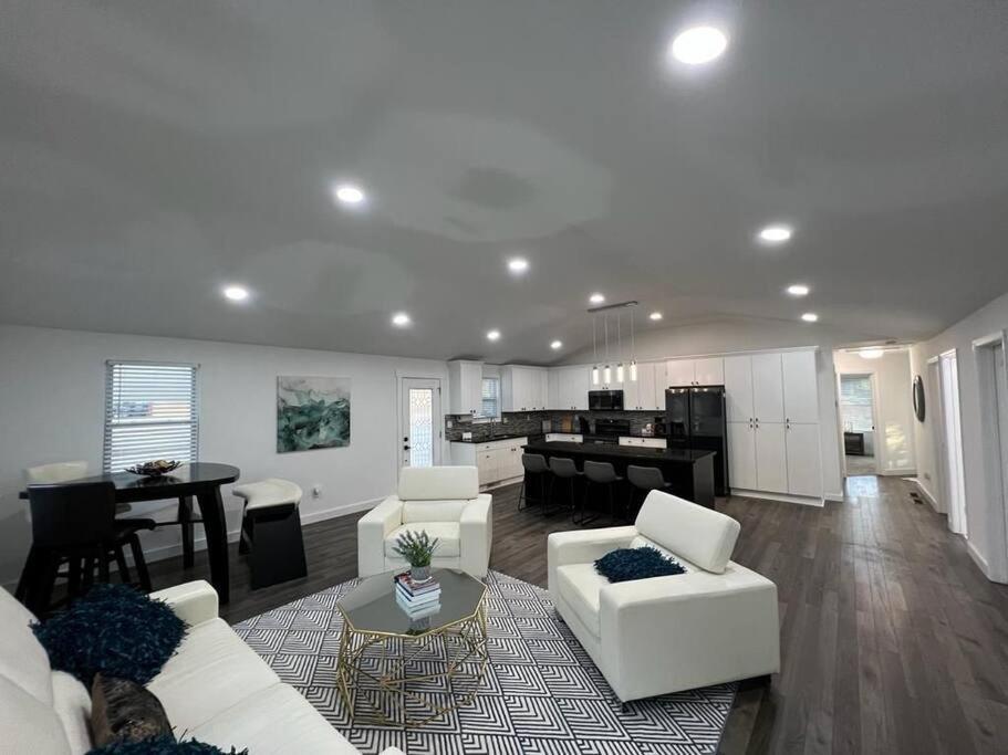 Modern Home At Colonial College Park Atlanta Exterior foto